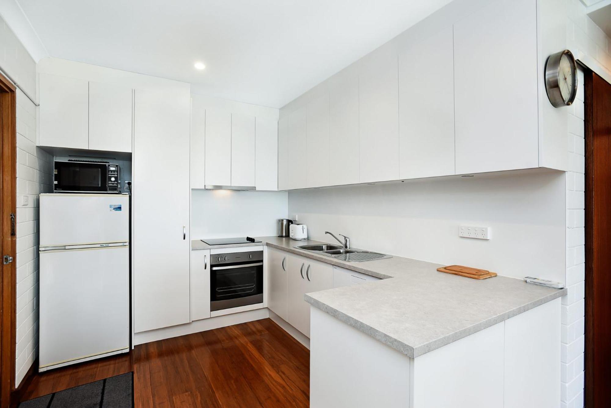 Dolphins Beachfront Apartment No 4 Port Elliot Buitenkant foto
