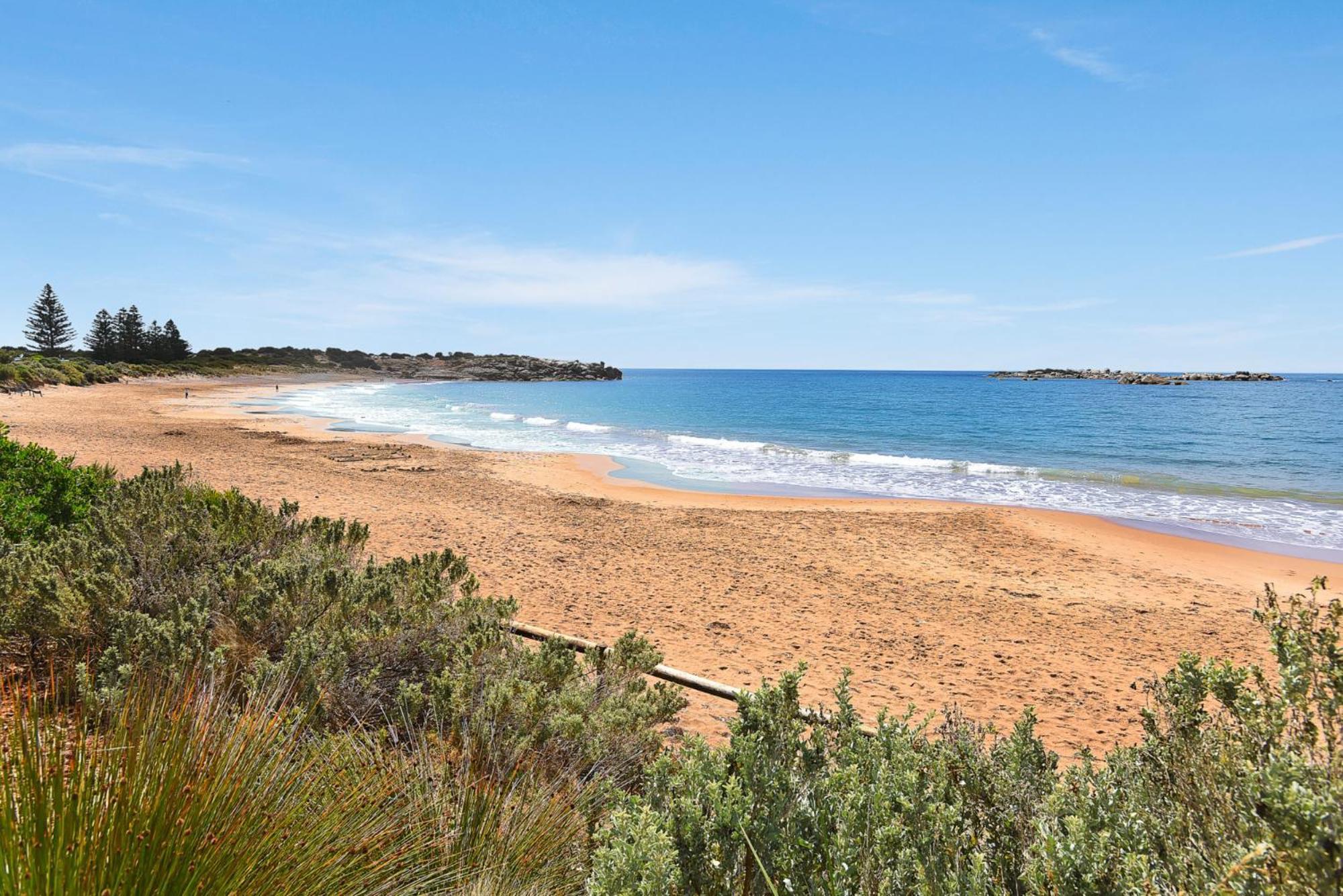 Dolphins Beachfront Apartment No 4 Port Elliot Buitenkant foto